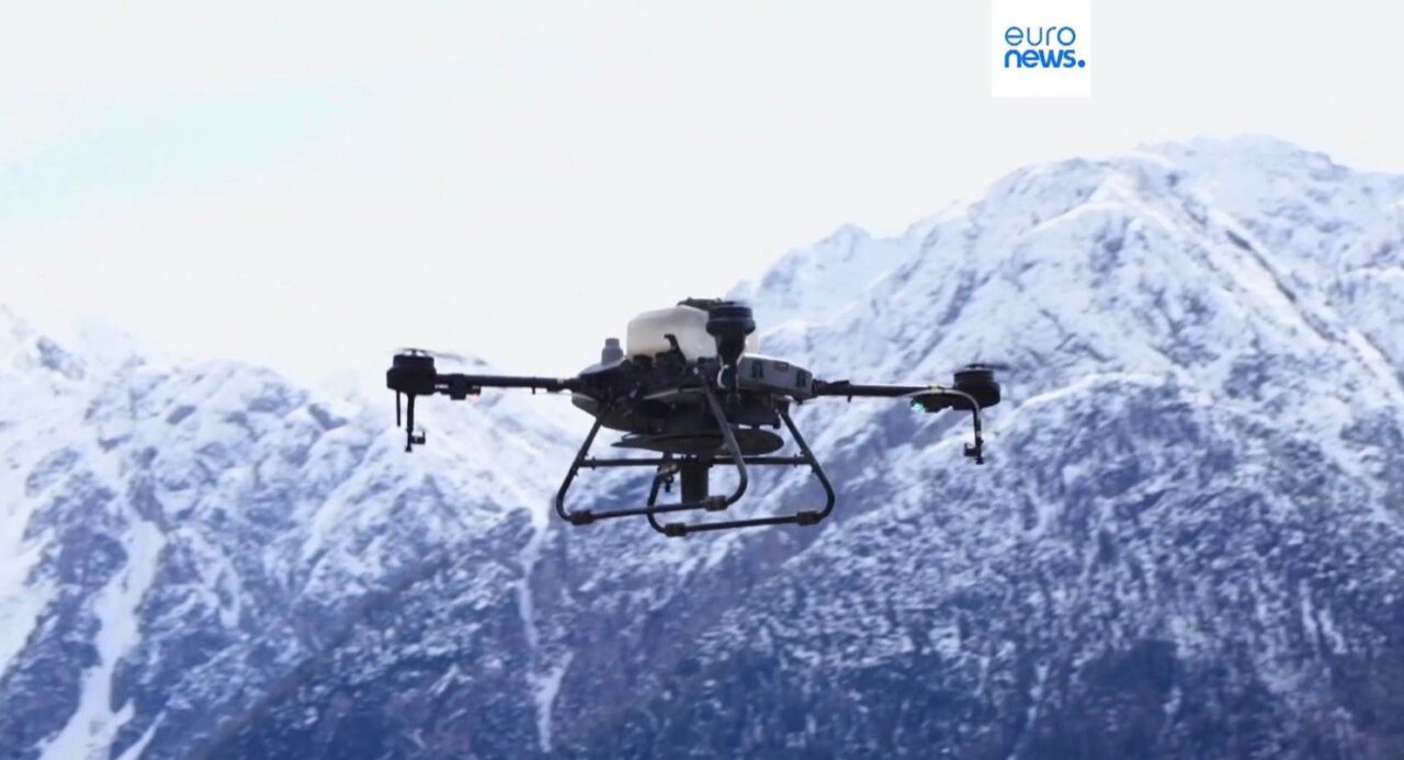 Un drone in volo in Austria durante l'operazione contro il bostrico.