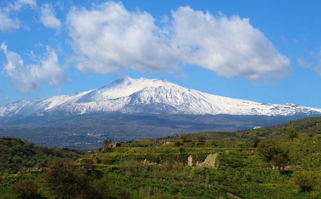 L’Etna è tra i vulcani meglio studiati al mondo, un vero e proprio laboratorio a cielo aperto.