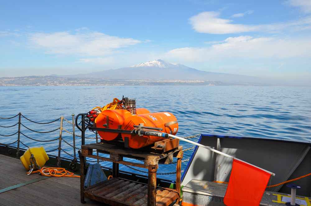 Il monitoraggio congiunto del vulcano sulla terraferma e sott'acqua è unico al mondo.