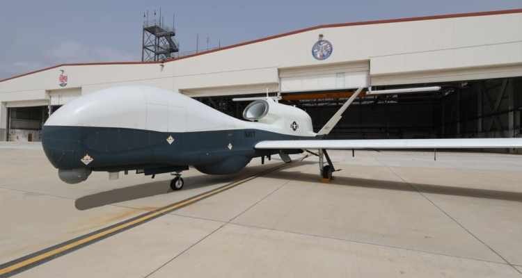 Il primo drone MQ-4C Triton della US Navy è arrivato sulla Naval Air Station (NAS) di Sigonella, il 30 marzo 2024.