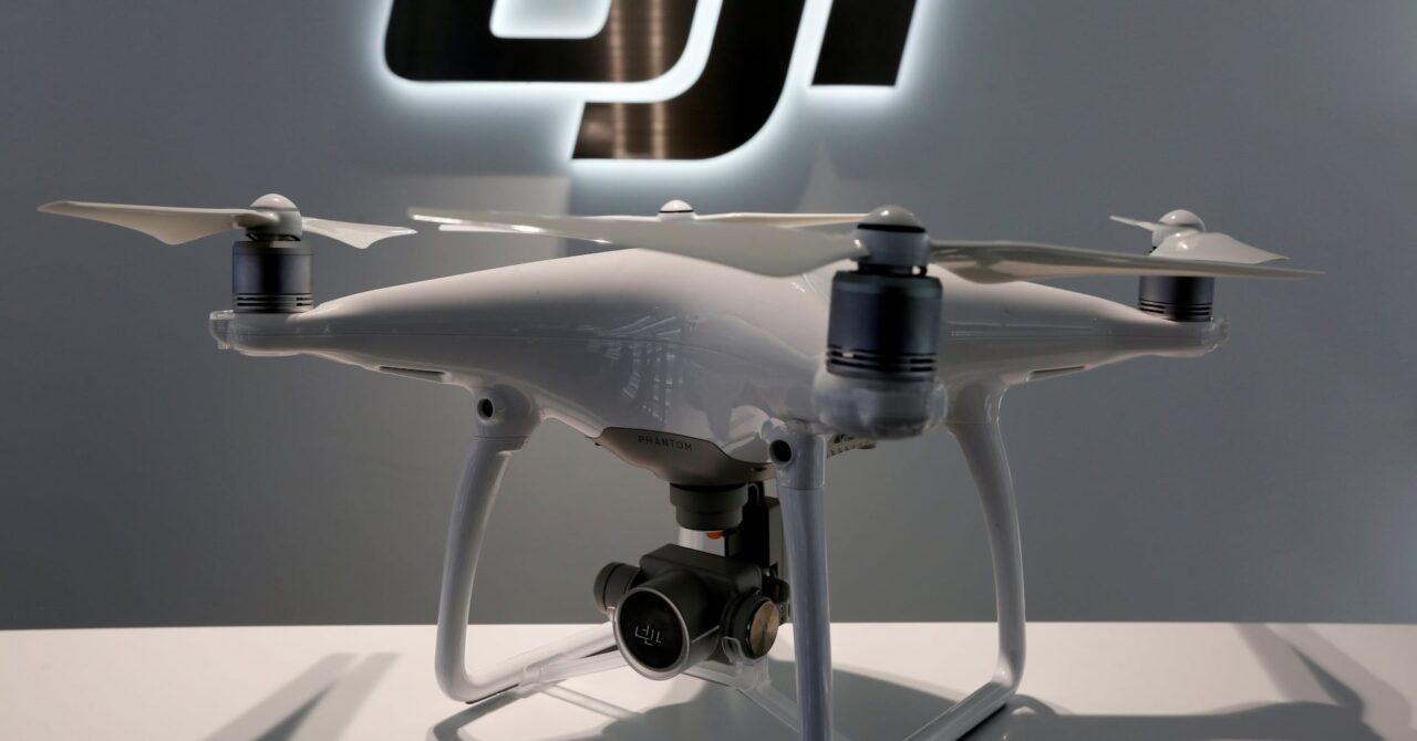 Il Countering CCP Drones Act è un disegno di legge proposto al Congresso degli Stati Uniti che prende di mira la tecnologia dei droni delle aziende cinesi, in particolare della Shenzhen Da-Jiang Innovations Sciences and Technologies Company Limited (DJI), il principale produttore di droni al mondo. L'obiettivo è quello di limitare l'uso di questi droni a causa dei potenziali rischi per la sicurezza nazionale.